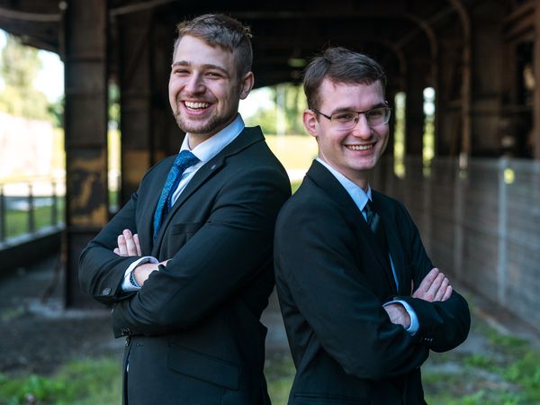 Dva poradci z týmu při focení v Dolních Vítkovicích